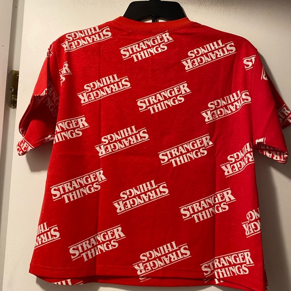 ⚫️ New Stranger Things tee all over print - medium - - Picture 4 of 6